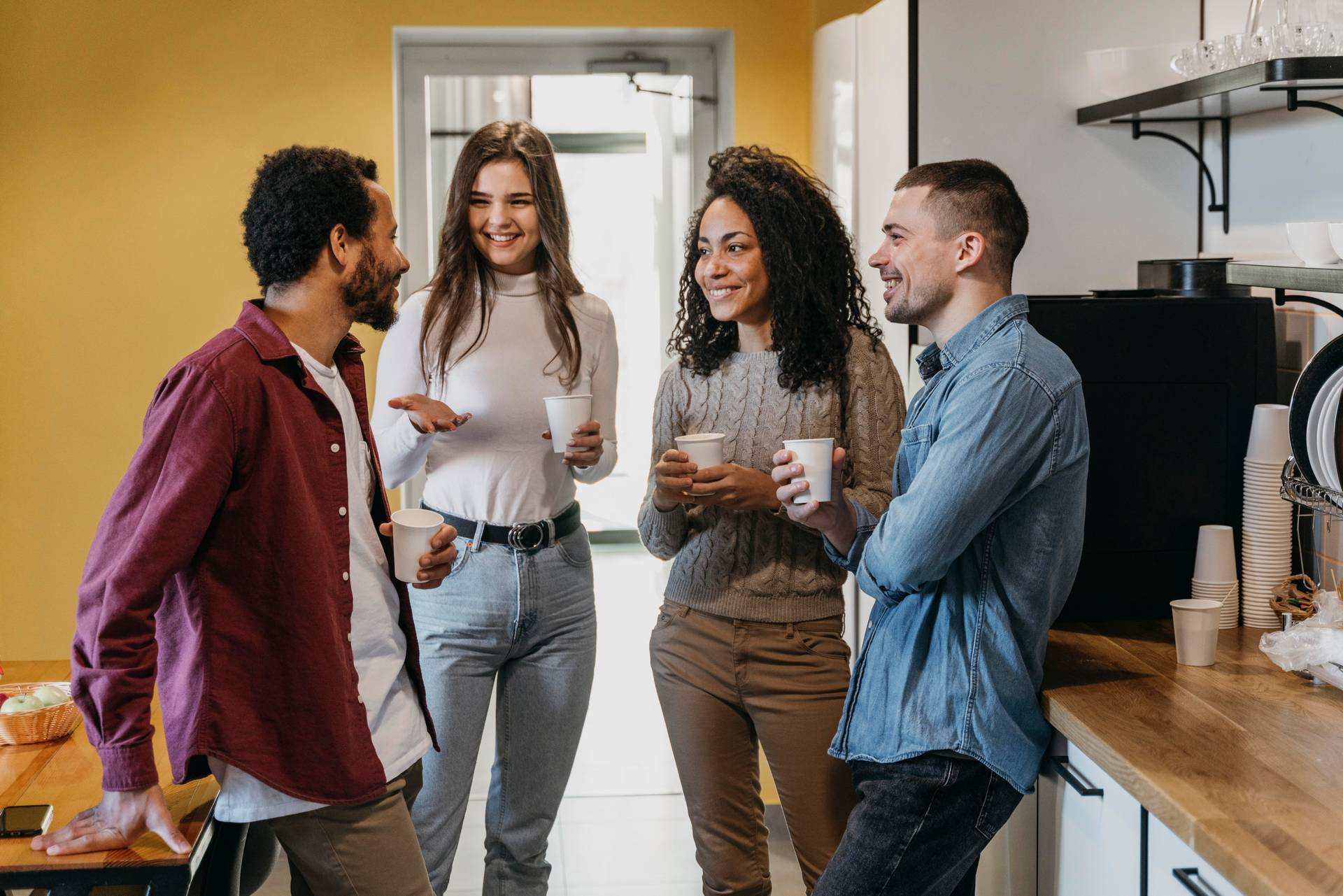 Coliving en Barcelona | Comunidad internacional compartiendo espacios y experiencias en La Fabrica &Co